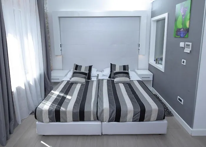 A Heritage Отель